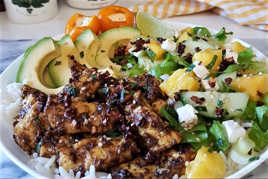 INSALATA DI RISO CON POLLO AL CURRY E MANGO